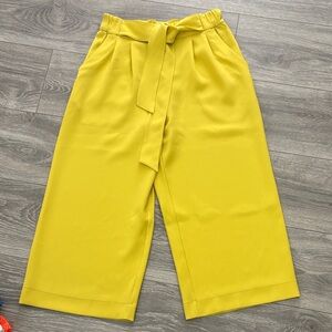 Lululemon Noir Crop Silverscreen  Yellow Women's Wide-Leg Pants 6
